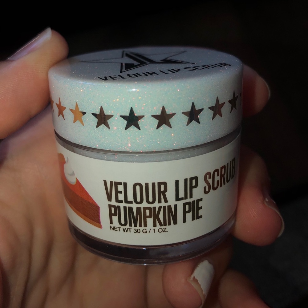 Jeffree Star lip scrub in “pumpkin pie”
